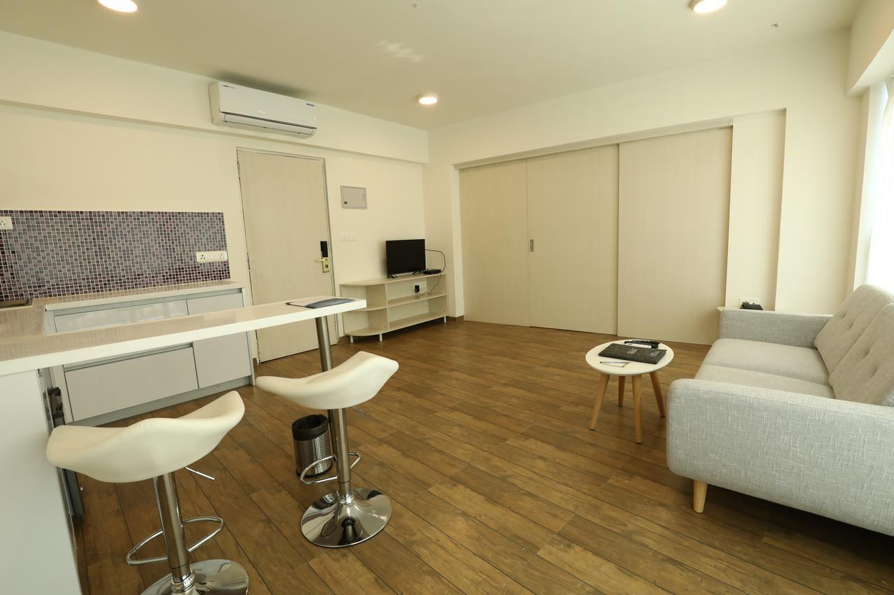 Rajhans Belliza Service Apartment Surat Exterior photo