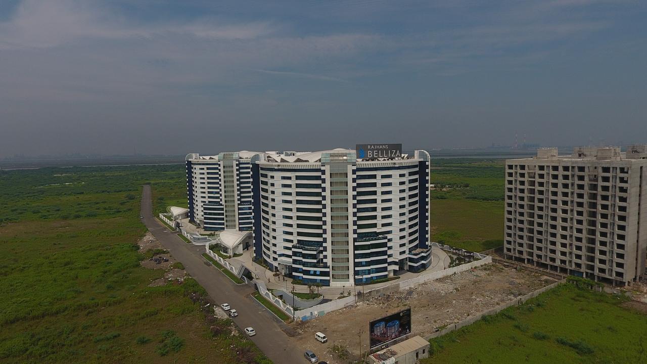 Rajhans Belliza Service Apartment Surat Exterior photo